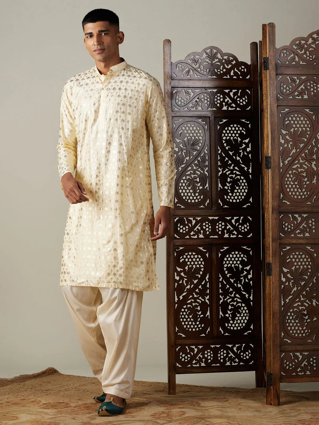 VASTRAMAY Golden Foil Printed Kurta Set