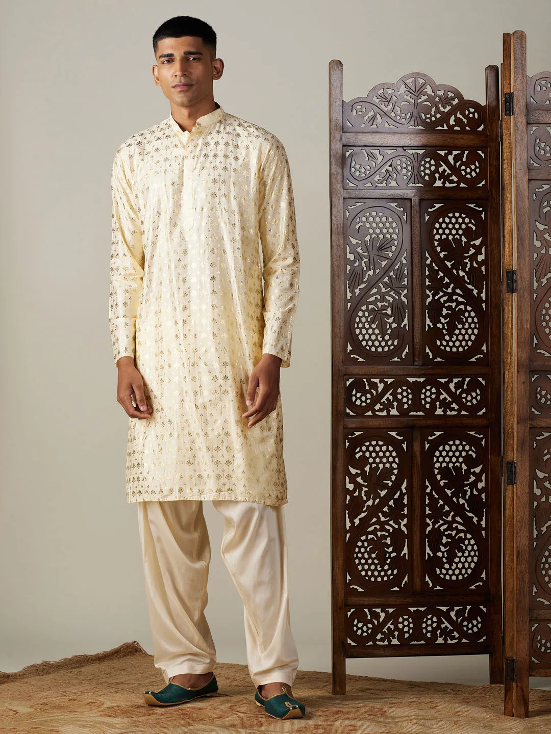 VASTRAMAY Golden Foil Printed Kurta Set